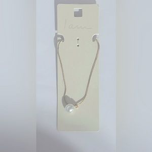 Necklace with pearl pendant